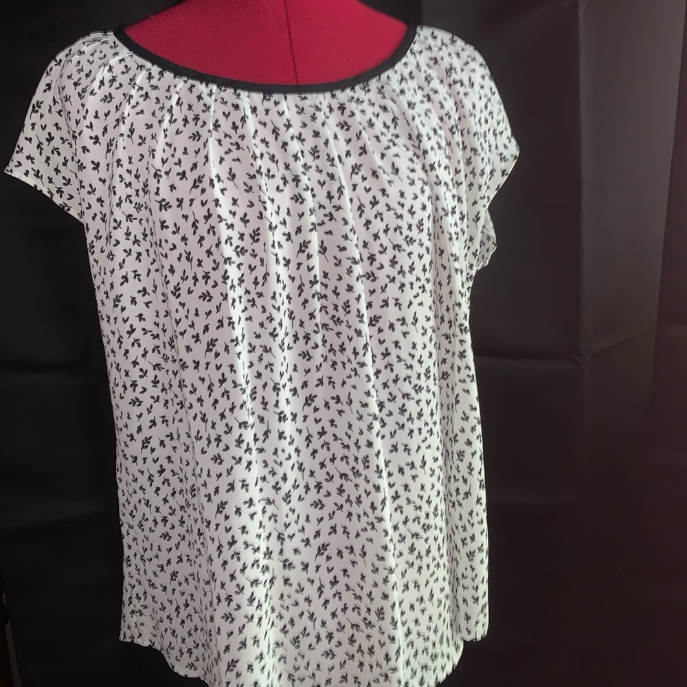 Black and white w/ tie back blouse